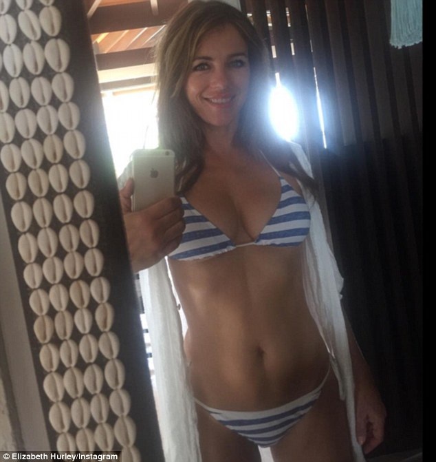 51 tuổi, mỹ nhân Anh vẫn quyến rũ "chết người" - 3
Elizabeth Hurley từng là biểu tượng gợi tình nổi tiếng xứ sương mù