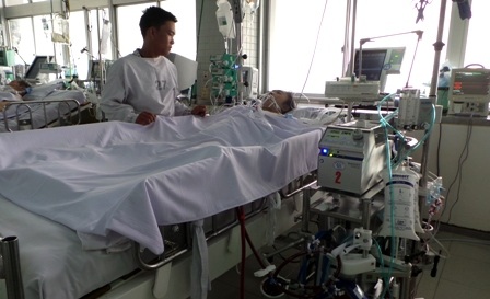 “Em tỉnh dậy về với bố con anh đi em !” - 5
Mỗi ngày, chi phí chạy ECMO và điều trị cho chị Ngọc Như tốn từ 5 đến 7 triệu đồng (đã trừ Bảo hiểm Y tế)