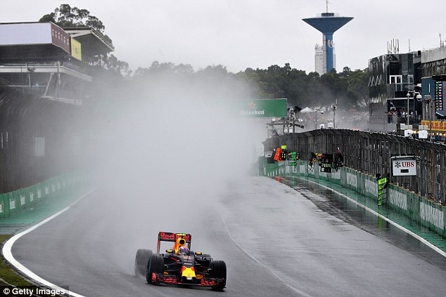 Thắng chặng, Lewis Hamilton tiếp tục nuôi giấc mơ vô địch - 5 Thắng chặng, Lewis Hamilton tiếp tục nuôi giấc mơ vô địch - 5