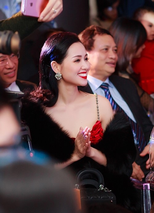 Hồng Quê, Tâm Tít, Bảo Trâm Idol hội ngộ trong ELLIE VU IN LOVE Fashion show - 9 Hồng Quê, Tâm Tít, Bảo Trâm Idol hội ngộ trong ELLIE VU IN LOVE Fashion show - 9