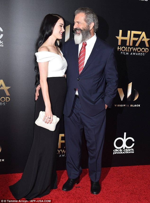 Mel Gibson đẹp đôi bên bạn gái 9X - 2
Ngôi sao phim Trái tim dũng cảm tươi tắn hơn từ khi hẹn hò với tình nhân trẻ