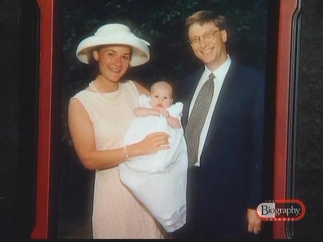 Con gái lớn của tỷ phú Bill Gates có nhan sắc gây bất ngờ - 1
Vợ chồng tỷ phú Bill Gates và con gái đầu lòng vừa sinh được vài tháng