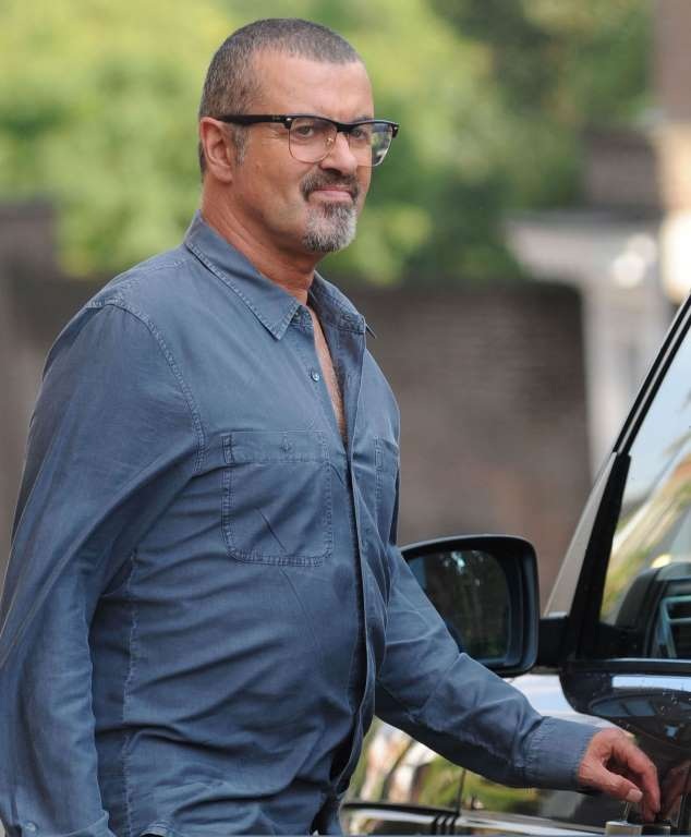 Cuộc đời buồn thảm và cô đơn của ngôi sao George Michael - 2
George Michael từng phải cố che giấu giới tính thật của mình vì muốn bảo vệ mẹ ruột.