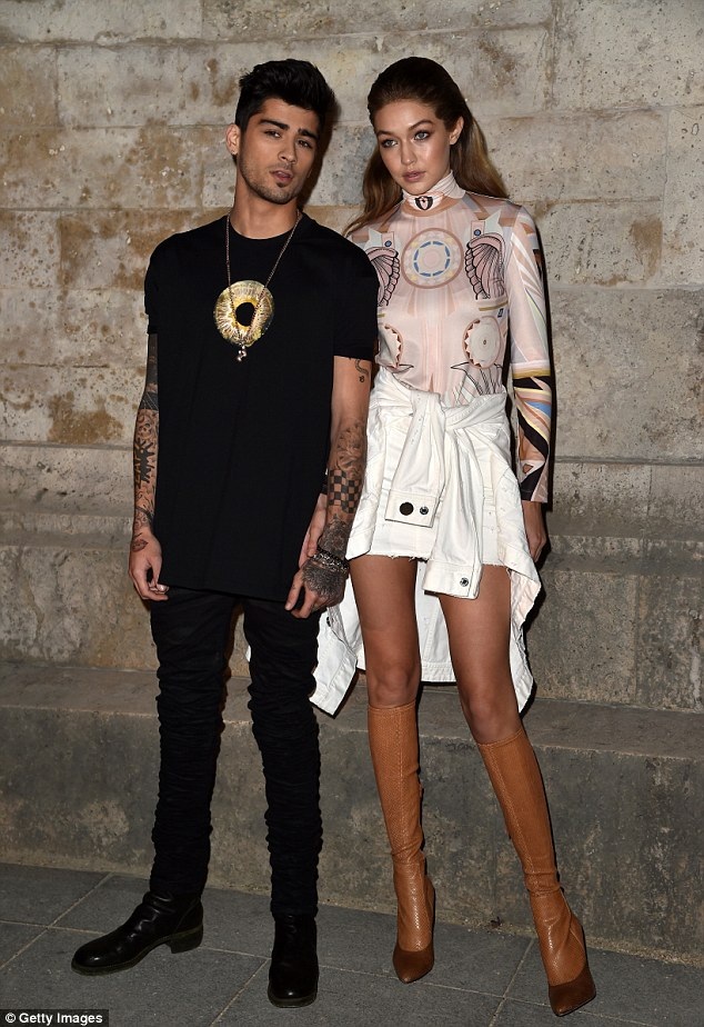 
Gigi Hadid và bạn trai Zayn Malik là khách VIP trong show diễn của Givenchy tại Paris Fashion Week
