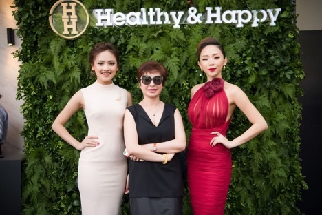 
Tố Như, gương mặt khả ái của cuộc thi Hoa hậu Việt nam 2016 nền nã với váy trắng ôm sát cơ thể. Dù chỉ lọt vào top 10 cuộc thi nhưng cô rất đắt show event tại Hà Nội
