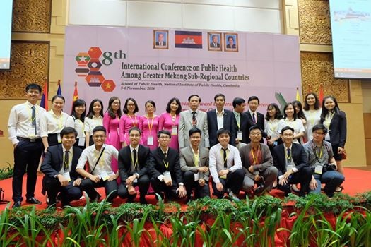 SV Việt mang nghiên cứu về bệnh dại đến Hội nghị Y tế tiểu vùng Mê Kông - 2
Các thầy cô, sinh viên đoàn Việt Nam tại hội nghị.