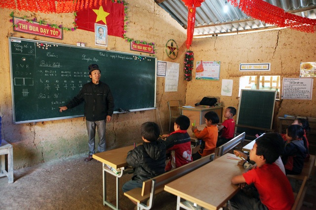 Xót xa lớp học đắp bằng đất của học trò nghèo vùng cao Hà Giang - 2
Lớp học giản dị của thầy và trò vùng cao