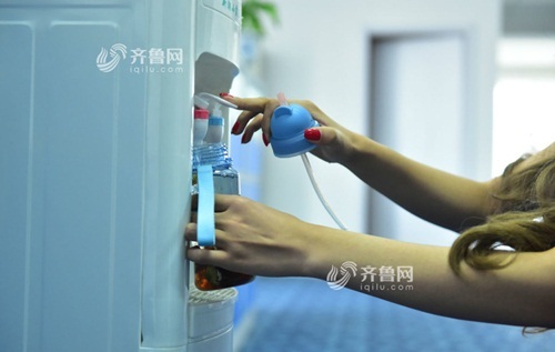 Nhói lòng góc khuất của nghề MC ảo kiếm bộn tiền - 4 Nhói lòng góc khuất của nghề MC ảo kiếm bộn tiền - 4