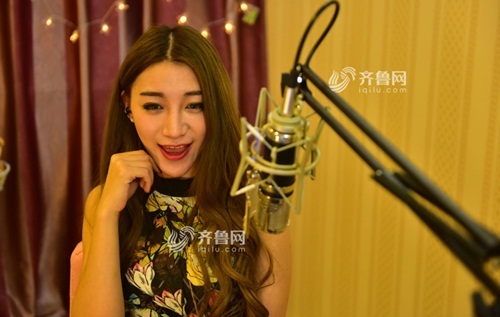 Nhói lòng góc khuất của nghề MC ảo kiếm bộn tiền - 8 Nhói lòng góc khuất của nghề MC ảo kiếm bộn tiền - 8