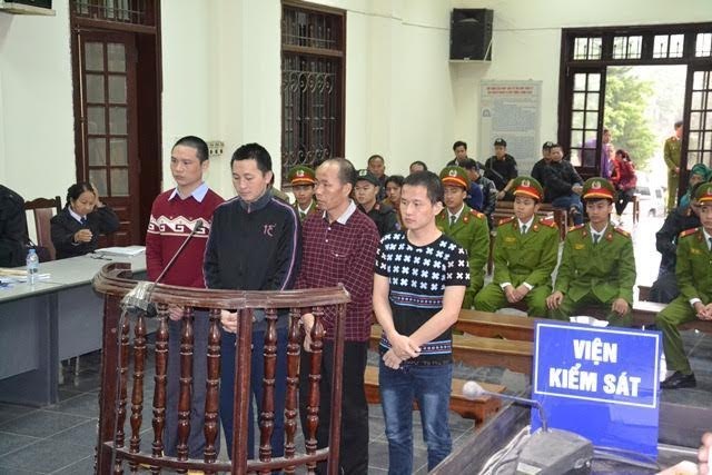 Xét xử vụ vận chuyển 227 bánh heroin từ Lào lên biên giới tỉnh Lào Cai - 1 Các bị cáo tại phiên xử vụ 227 bánh heroin