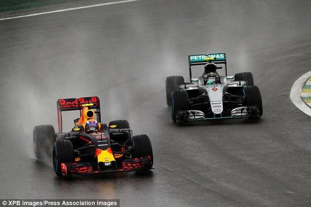 Thắng chặng, Lewis Hamilton tiếp tục nuôi giấc mơ vô địch - 1 Thắng chặng, Lewis Hamilton tiếp tục nuôi giấc mơ vô địch - 1