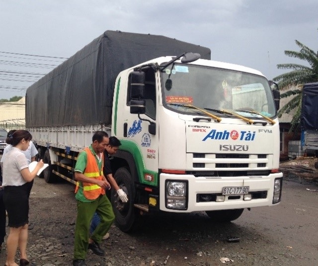 Xe tải ISUZU - Dấu mốc 100 năm - 2
Isuzu thường xuyên thăm hỏi và hỗ trợ khách hàng khắc phục sự cố. Từ năm 2015 đến nay, dịch vụ sửa chữa xe lưu động (Mobile Service) của Isuzu Việt Nam đã tiếp nhận và kịp thời xử lý hơn 2.000 trường hợp.