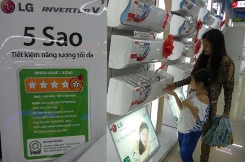 Bộ Công Thương tiếp tục bãi bỏ một quy định "hành" doanh nghiệp - 1
Nhiều doanh nghiệp cho rằng quy trình cấp chứng nhận và dán nhãn tại Thông tư 07 rườm rà, nhiều thủ tục, tốn kém thời gian, chi phí...