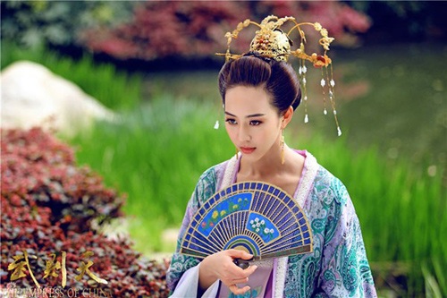 Là con tỷ phú, 3 hot girl này vẫn học cực giỏi và tài năng - 6
Trương Quân Ninh đẹp rạng ngời trong “Võ Mỵ Nương truyền kỳ”