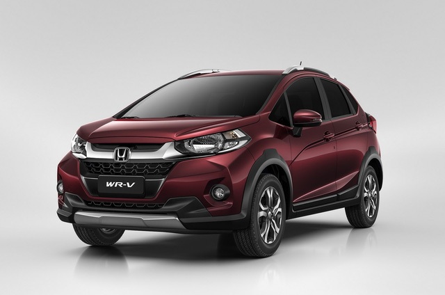 Điểm tin ô tô, xe máy tuần qua - 7
Honda vừa chính thức giới thiệu tân binh WR-V tại Triển lãm ô tô Sao Paulo 2016. Đây là mẫu xe dành cho thị trường Nam Mỹ, đặc biệt là Brazil, nhắm đến đối tượng khách hàng trẻ tuổi, theo đuổi lối sống năng động và thực tế.