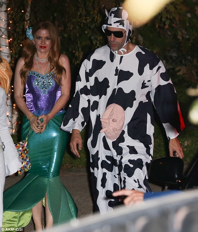 Người mẫu Playboy trang trí cơ thể bằng màu vẽ - 11
Isla Fishervà chồng Sacha Baron Cohen trông rất hài hước