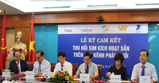 5 mạng di động cam kết thu hồi SIM kích hoạt sẵn trên các kênh phân phối - 2
Cam kết thu hồi SIM kích hoạt sẵn trên các kênh phân phối giữa 5 mạng di động với Bộ TT&TT bắt đầu được áp dụng từ ngày 1/11/2016 (Ảnh: Việt Hải)