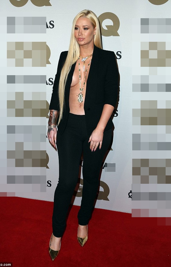 Ca sỹ Úc gây choáng khi mặc hở bạo - 2
Nữ Rapper 9X tăng cân rõ rệt trong thời gian này, vì thế trông cô xinh đẹp hơn nhiều