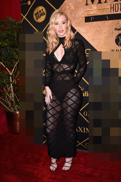 Ca sỹ Úc gây choáng khi mặc hở bạo - 5
Iggy giờ đang hẹn hò với ca sỹ French Montana, bạn trai cũ của em cô Kim