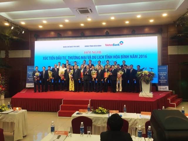 Đại gia Ninh Bình đầu tư dự án 12 nghìn tỷ đồng tại tỉnh Hoà Bình - 1
Ngày 19/11, Hội nghị Xúc tiến đầu tư tỉnh Hòa Bình đã được tổ chức với sự tham dự và chỉ đạo của Thủ tướng Chính phủ Nguyễn Xuân Phúc cùng các bộ ngành, địa phương.