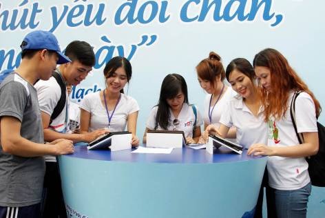 Ngày hội đi bộ ngừa suy tĩnh mạch - 5 Người tham dự được làm bài khảo sát đánh giá nguy cơ suy tĩnh mạch và được nhận 300 phiếu tầm soát suy tĩnh mạch miễn phí