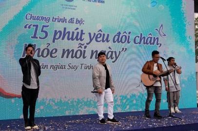Ngày hội đi bộ ngừa suy tĩnh mạch - 8 …và cả nhóm nhạc trẻ FBand khuấy động chương trình