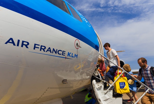 6 mẹo giúp bố mẹ bay “ngon lành” với trẻ chập chững biết đi - 2 6 mẹo giúp bố mẹ bay “ngon lành” với trẻ chập chững biết đi - 2