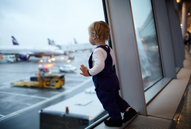 6 mẹo giúp bố mẹ bay “ngon lành” với trẻ chập chững biết đi - 5 6 mẹo giúp bố mẹ bay “ngon lành” với trẻ chập chững biết đi - 5