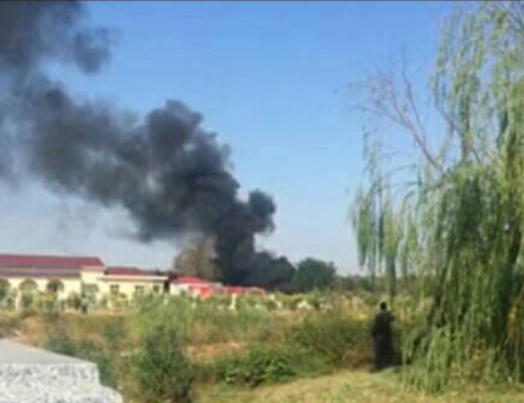 
Bức ảnh lan truyền trên mạng được cho là máy bay J-10 của Không quân Trung Quốc bị rơi và bốc cháy nghi ngút. (Ảnh: Alert5)
