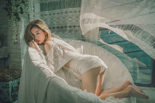 “Hot girl trà sữa” Việt “lột xác” gợi cảm ngỡ ngàng - 5
Sở hữu thân hình “mỏng manh” nhưng cô nàng luôn biết cách chọn đồ để khoe đường cong hút mắt.