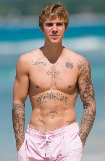 Justin Bieber khoe cận cảnh cơ thể phủ kín hình xăm - Nhạc Âu Mỹ