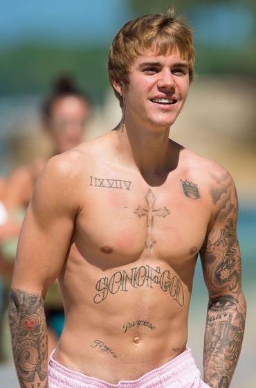 Justin Bieber khoe cơ bụng sáu múi trên biển - 7 Justin Bieber khoe cơ bụng sáu múi trên biển - 7