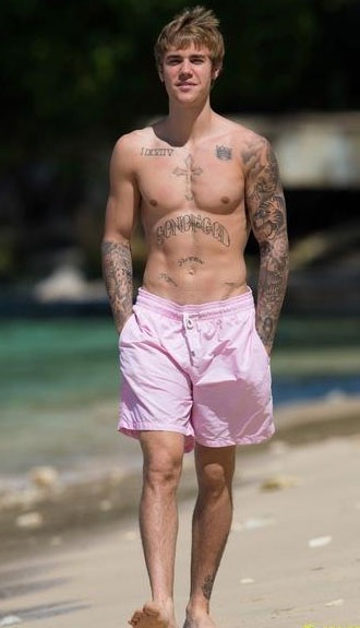 Justin Bieber khoe cơ bụng sáu múi trên biển - 6 
Justin Bieber đã bốn lần được tạp chí Forbes đưa vào danh sách những nghệ sĩ quyền lực nhất thế giới trong năm 2011, 2012, và 2013.