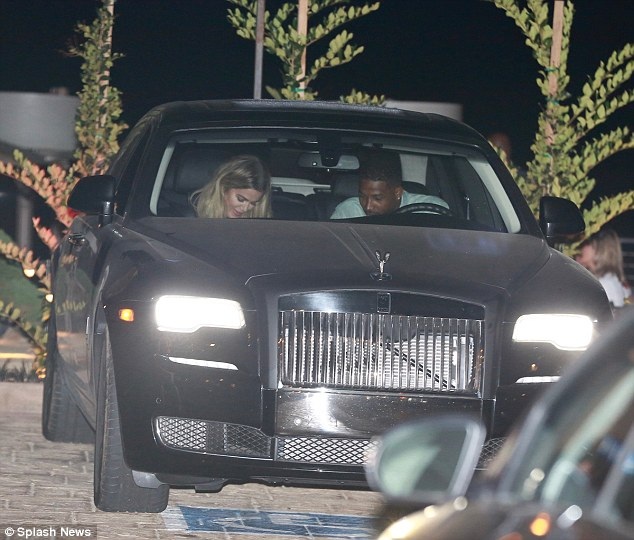 
Cặp đôi này mới hẹn hò ít tuần và rất hạnh phúc. Trước đó Khloe từng trải qua cuộc hôn nhân thất bại với Lamar Odom
