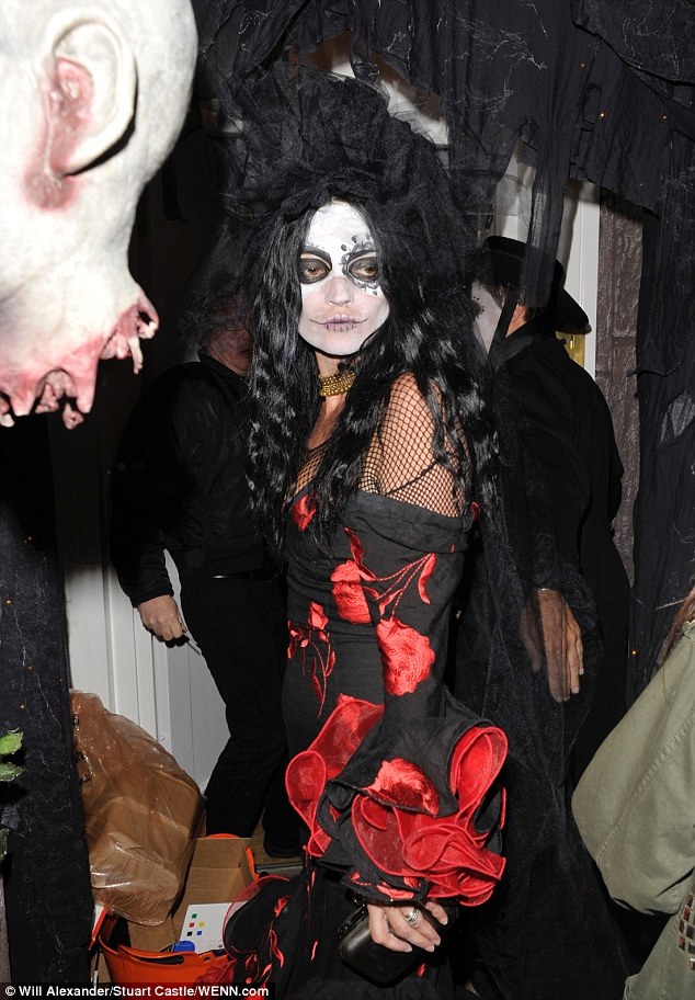 
Khó để nhận ra siêu mẫu Kate Moss
