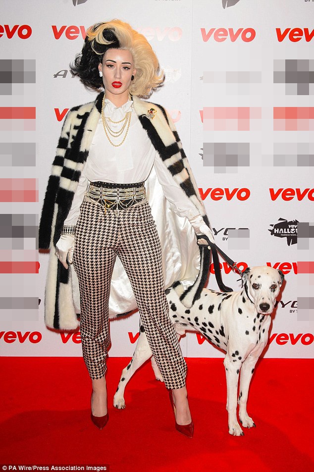 
Iggy Azalea trở thành nhân vật Cruella De Ville trong phim 101 chú chó đốm
