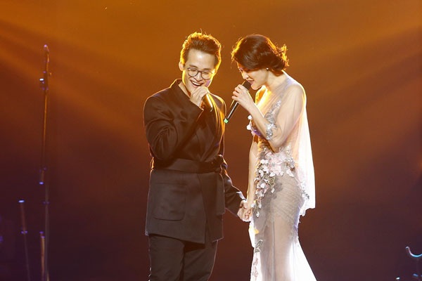 Hà Anh Tuấn: “Tôi là tỉ phú 72 tuổi cũng không trả cát- sê cho Phương Linh” - 3
Thu Phương- Hà Anh Tuấn hát đầy cảm xúc với Hai chúng ta, Chưa bao giờ.