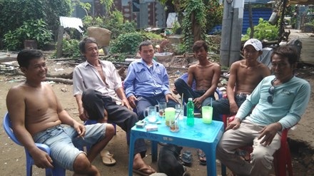 Sống ở đáy sông - 3
ông Lâm Văn Thanh (bìa trái) cùng thành viên trong đội.Ảnh: Hòa Hội