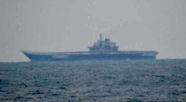 
Bức ảnh do Bộ Quốc phòng Nhật Bản cung cấp cho thấy tàu sân bay Liêu Ninh đang có mặt trên biển Hoa Đông (Ảnh: Kyodo)
