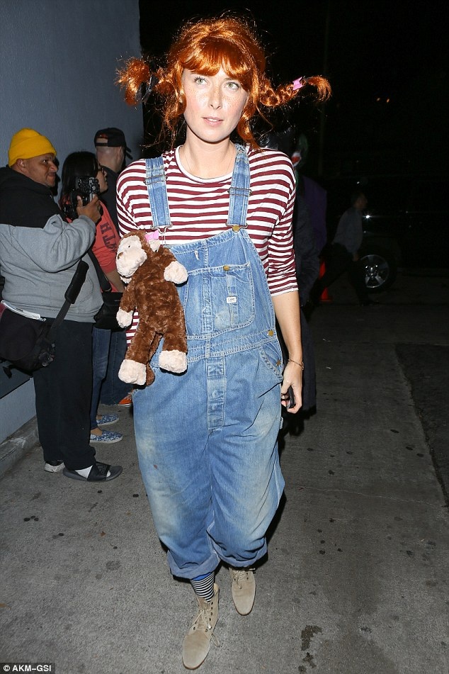 
Tay vợt Maria Sharapova ngộ nghĩnh hóa Pippi tất dài
