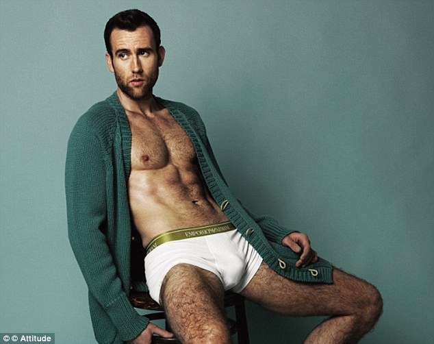 Neville của phim Harry Potter đã đính hôn với bạn gái - 4
Matthew Lewis giờ rất hot