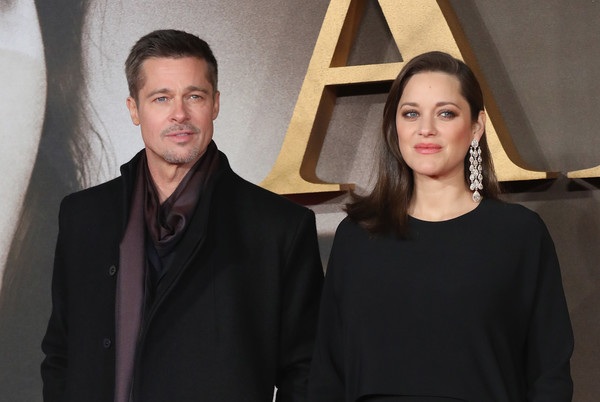 Bầu bí, "người tình tin đồn" của Brad Pitt vẫn làm việc chăm chỉ - 8
Marion Cotillard khen ngợi Brad Pitt hết lời trong các cuộc trả lời phỏng vấn. Cô cũng khẳng định, cô mong những điều tốt đẹp nhất cho bạn diễn của mình trong phim Allied và đời tư không bị ảnh hưởng bởi những tin đồn tình cảm với Brad.