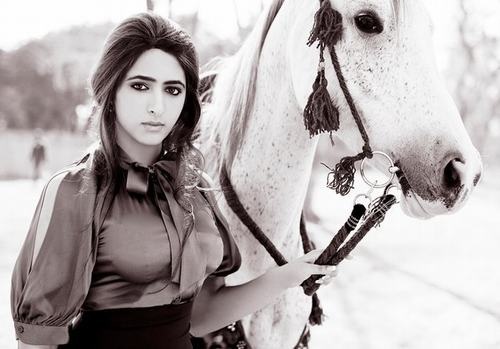 Cuộc sống vương giả của nàng công chúa giàu có nhất Dubai - 17
Cô có sở thích cưỡi ngựa giống cha