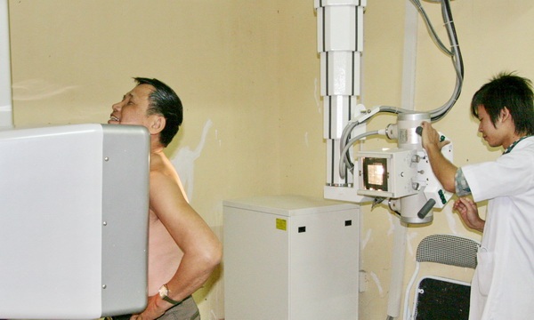 BHXH VN cảnh báo tình trạng máy xét nghiệm tiền tỉ phải “đắp chiếu” - 1
Việc đầu tư thiết bị y tế hiện đại cần phải gắn với đào tạo nhân lực y tế có chuyên môn- ảnh minh họa