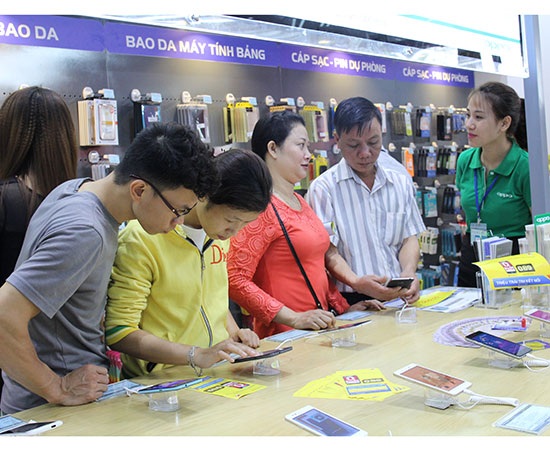 Nhà mạng trắng trợn "móc túi" khách hàng và những bài lý sự cùn - 1
Nếu không tỉnh táo, khách hàng rất dễ mắc lừa, phải sử dụng dịch vụ của nhà mạng mà mình không mong muốn