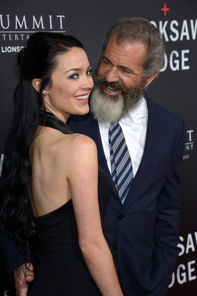 
Rosalind Ross đang mang thai đứa con đầu lòng với Mel Gibson - cũng là đứa con thứ 9 của tài tử nổi tiếng này
