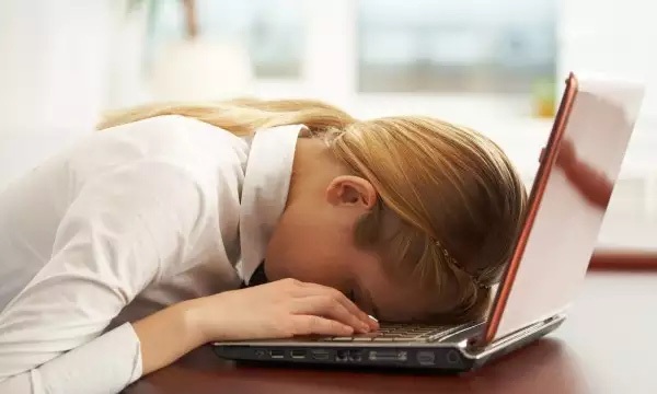 5 lý do khiến bạn lúc nào cũng mệt - 1 Luôn cảm thấy mệt mỏi có thể là hậu quả của buồn ngủ, hoặc là dấu hiệu báo động của những tình trạng sức khỏe nghiêm trọng.