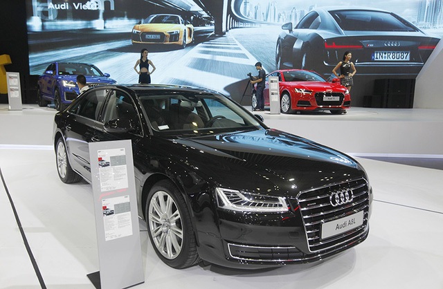 
Theo thống kê của Tổng cục Thống kê, ước tính thị trường Việt Nam đã chi 174 triệu USD cho việc nhập khẩu ôtô nguyên chiếc trong tháng 11/2016, nâng tổng giá trị nhập khẩu kể từ đầu năm lên mức hơn 2 tỉ USD.
