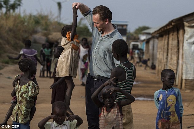 
Tom Hiddleston vừa tới Nam Sudan trong vai trò đại sứ của quỹ nhi đồng liên hợp quốc
