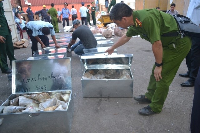 Sẽ nghiền nát hơn 2 tấn ngà voi và 70 kg sừng tê giác vào ngày 12/11 - 3
Việt Nam vẫn được coi là một trong những quốc gia nhập lậu ngà voi, sừng tê giác nhiều nhất thế giới